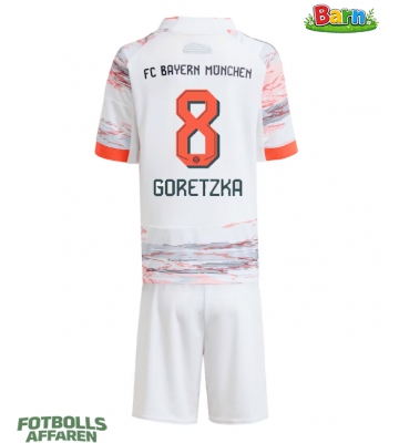 Bayern Munich Leon Goretzka #8 Bortaställ Barn 2025-26 Kortärmad (+ Korta byxor)